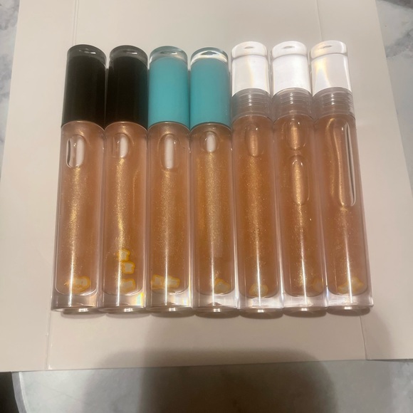 Karamel kandy flavored lipgloss. - Picture 4 of 4